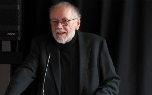 Manfred Friedrich der Leiter des Filmclubs Bad Lippspringe eröffnet die Veranstaltung um 9.00 Uhr