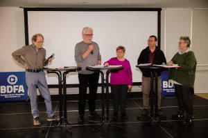 Jury unter der Leitung von Margot Kühn (vlnr Karlheinz Arera - Jakob Breidenbach - Iris Lindemann - Volker Krieger - Margot Kühn) - Foto Bernhard Zimmermann